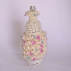 Décoration en crochet pour bouteille de géranium Décoration en crochet pour bouteille de géranium