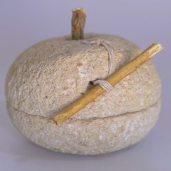 Rha traditionnelle pour moudre le blé Rha traditionnelle pour moudre le blé